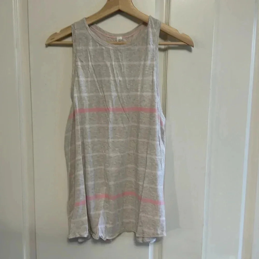 Lululemon open back top